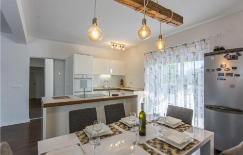 Skabrnja House | Cozy Home In Prkos With Jacuzzi
