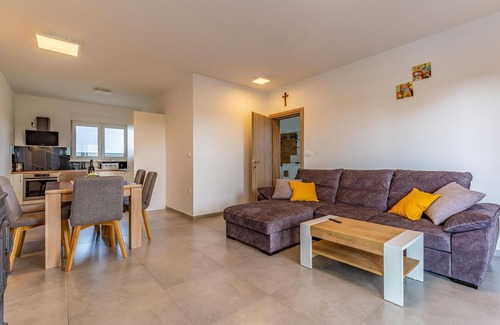 Skatari House | Cozy home in Pula with WiFi