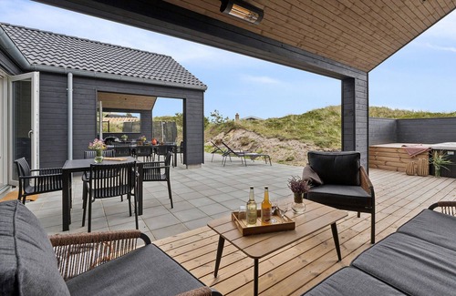 Houvig Strand House | Cozy home in Ringkøbing with sauna
