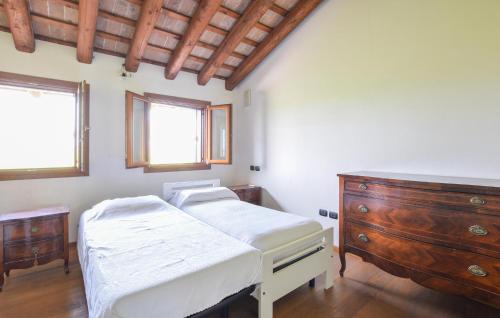 Rosa House | Cozy Home In Rosà With Wifi