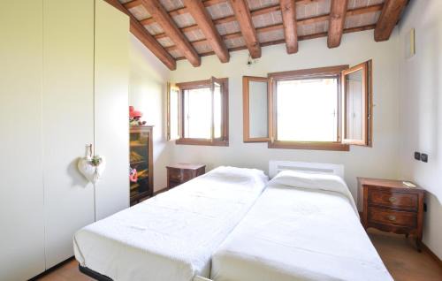 Rosa House | Cozy Home In Rosà With Wifi