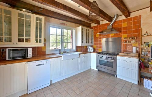 Saint-Jean-de-Maruejols-et-Avejan House | Cozy Home In Saint-Jean-De-Maruéjol