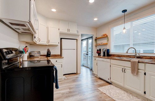 Hough House | Cozy home in the heart of Vancouver. Next to a park. Few min drive to PDX.