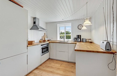 Sønder Nissum House | Cozy home in Ulfborg with kitchen