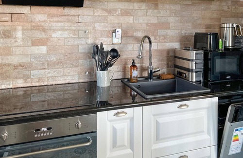 Gjengstoa House | Cozy home in Vevang with sauna