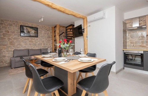 Imotski House | Cozy home in Vinjani Donji