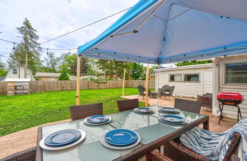 Highland Hills House | Cozy Home Sleeps 10 Lombard Chicago Suburb