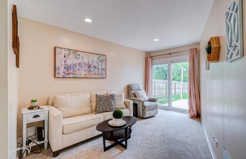 Highland Hills House | Cozy Home Sleeps 10 Lombard Chicago Suburb