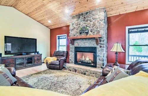 Burkesville House | Cozy Home with Patio, 2 Mi to Dale Hollow Lake!