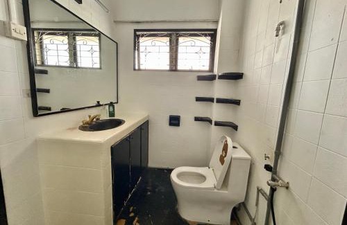 SS 2 Apartment | Cozy Homestay King Bed withBalcony in Shared Bungalow SS2 PJ