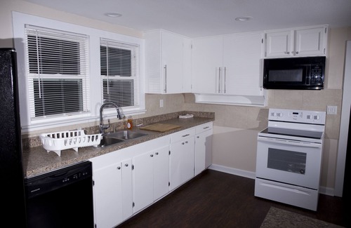 Northside House | Cozy house on the river, enjoy the view or fish right off the river bank