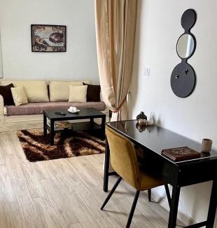 Irakleio Apartment | Cozy house with backyard at Iraklio Attikis