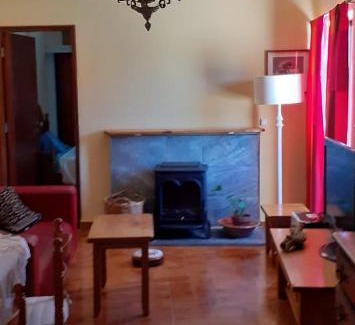 Azinhal Villa | Cozy house with rustic interior and fireplace