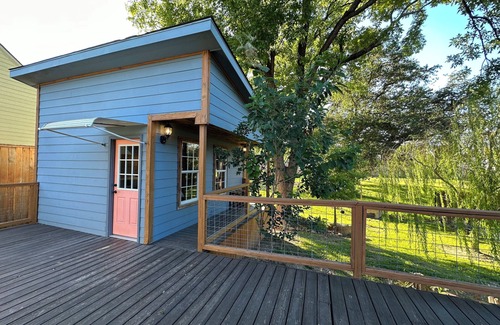 Greater East End Apartment | Cozy inner-loop guest house. A city retreat!