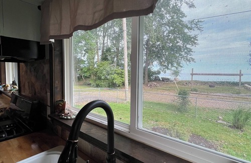 Gypsum Cottage | Cozy Lake Cottage - Crystal Rock