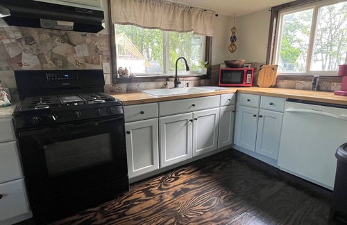 Gypsum Cottage | Cozy Lake Cottage - Crystal Rock