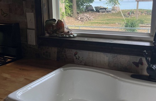 Gypsum Cottage | Cozy Lake Cottage - Crystal Rock