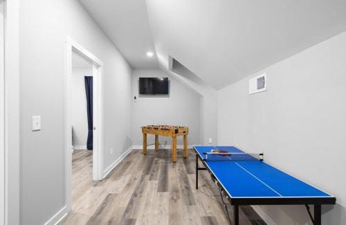 Winchester House | Cozy Lake Cottage W/Kayaks, SUPs, Pool & Firepit