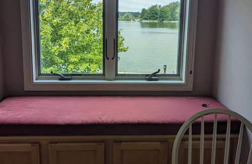 Brimfield Apartment | Cozy lake front apartment on Waldron Lake for weekly or weekend getaways.