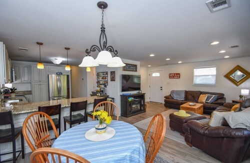 Dawsonville Cottage | Cozy Lake Front Cottage