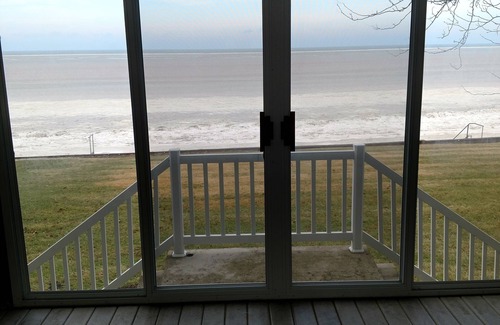 Gypsum House | Cozy lake front home is waiting for you!