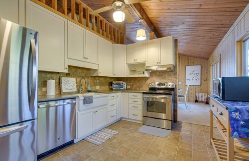 Semora Cabin | Cozy Lakefront Cabin in Semora w/Large Dock!