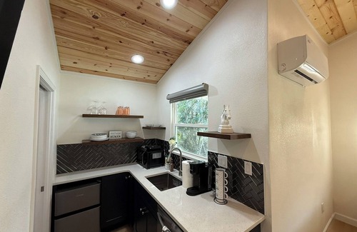 Eustis House | Cozy lakefront equestrian cabin near enchanting Mt Dora