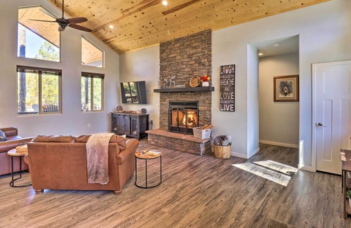 Lakeside Cottage | Cozy Lakeside Cabin w/Hammock, Deck & Grill!
