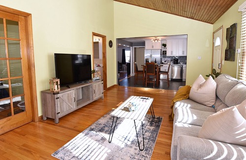 Pawtucket House | Cozy Large 3BED/3BATH HOUSE, 9 mins to Providence