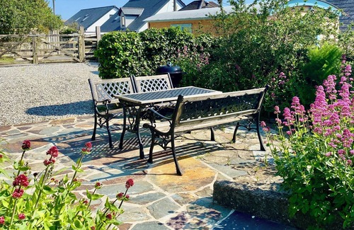 Trebetherick House | Cozy little bungalow - the perfect base for a beach/surfing holiday for 4 people