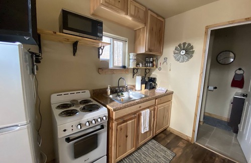 Winslow Cabin | Cozy little cabin in our little woodland village - access to the pond & meadow