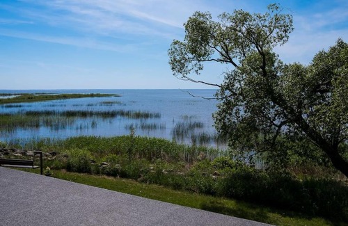 Viljandi Parish Apartment | Cozy loft with balcony directly by the lake