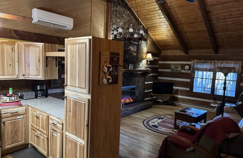 Sylva Cabin | Cozy Log Cabin! 3600' Elevation! Spectacular mountain view!