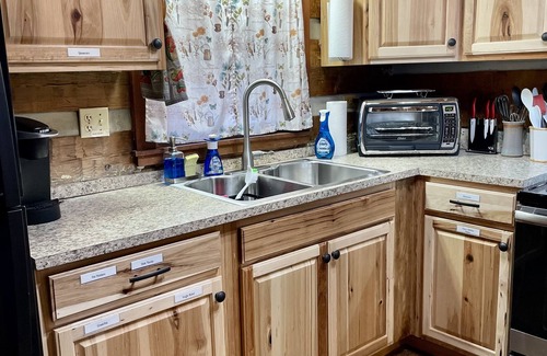 Sylva Cabin | Cozy Log Cabin! 3600' Elevation! Spectacular mountain view!