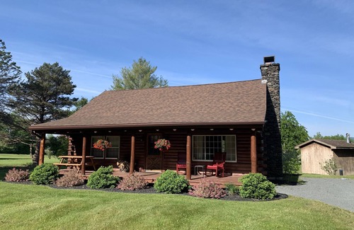 Clarendon Cabin | Cozy log cabin in the heart of the Green Mountains