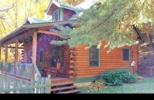 Banner Elk Cabin | Cozy Log Cabin With Hot Tub - Pet Friendly