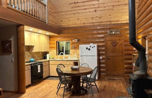 Coffee Creek Cabin | Cozy Log Cabin with private access to the Trinity River!