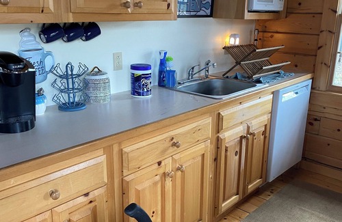 Rockport Cabin | Cozy log cabin with convenient Rockport location; pet friendly!