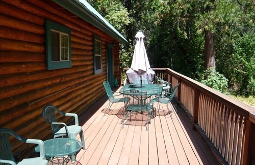 Dunsmuir House | Cozy Log Home on the Banks of the Upper Sacramento River