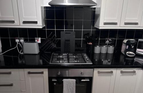 Woolwich Riverside Apartment | Cozy London Apartment with 2 Bedrooms