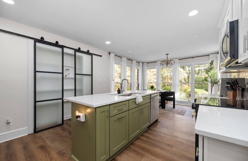 Marvin House | Cozy/Luxe Countryside Estate on Private Grounds in South CLT- King Suite!