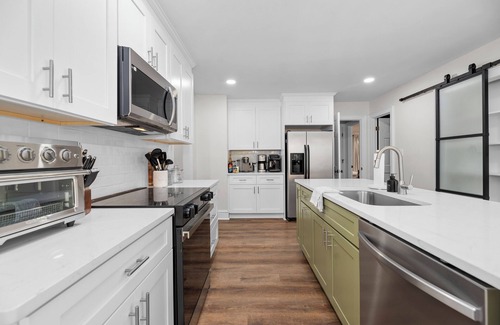 Marvin House | Cozy/Luxe Countryside Estate on Private Grounds in South CLT- King Suite!