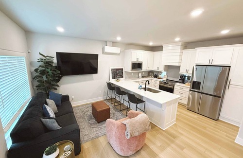 Fayetteville House | Cozy Luxe Stay Walk to any HOGS Stadium