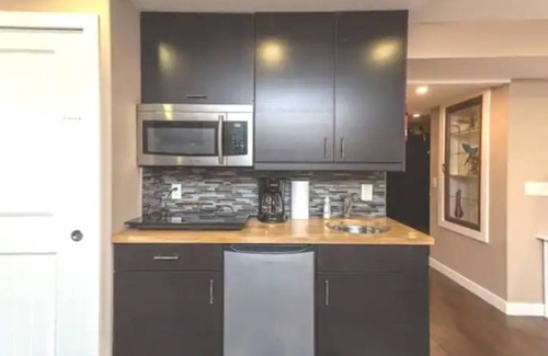 Cochrane House | Cozy & Luxurious Ridge Home - including 2nd suite