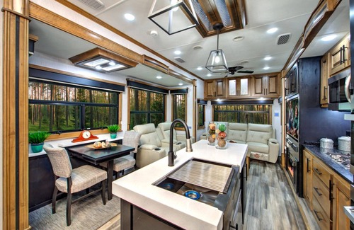 Winterville House | Cozy Mansion on Wheels for Rent Monthly/Annually ONLY.