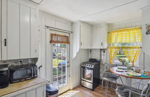 Fairhaven Cottage | Cozy Massachusetts Escape w/Patio, Near Beaches!