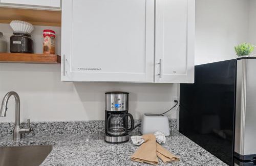 Natrona Heights Apartment | Cozy & Modern 1 Bdr Apt Natrona