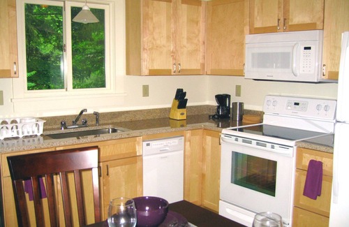West Stockbridge Condo | Cozy Modern Berkshires Condo (mins from Kripalu, Tanglewood, Great Barr & Lenox)