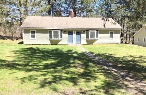 West Stockbridge Condo | Cozy Modern Berkshires Condo (mins from Kripalu, Tanglewood, Great Barr & Lenox)