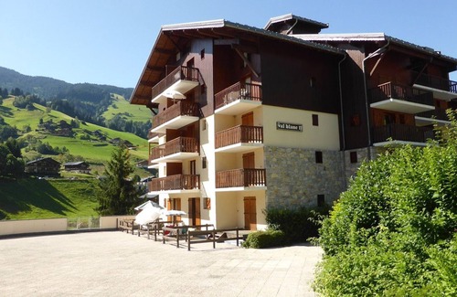 Areches Apartment | Cozy Mountain Apartment - Sleeps 4, South-Facing, Central Location, Close to Ski Lifts, Pool Access